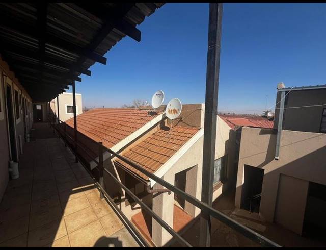 21 BEDROOM HOUSE FOR SALE IN PROTEA SOUTH